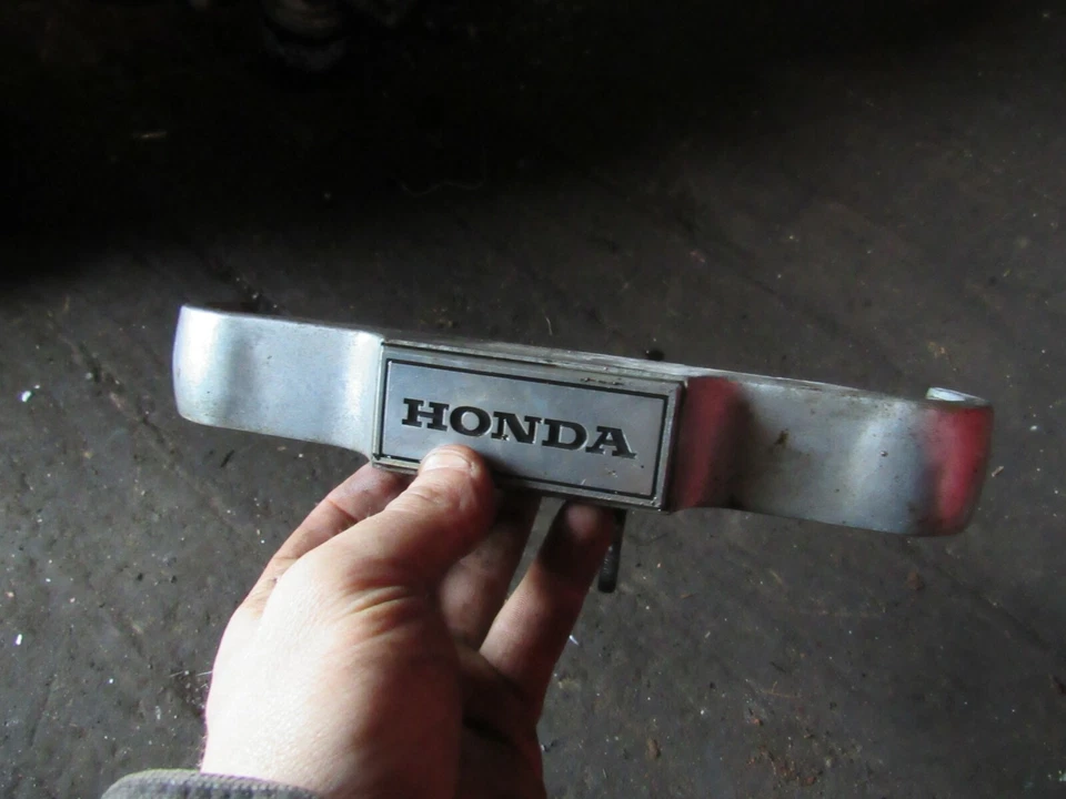 1983 Honda VF750 C V45 emblema de acabamento de garfo magna - Imagem 1 de 1