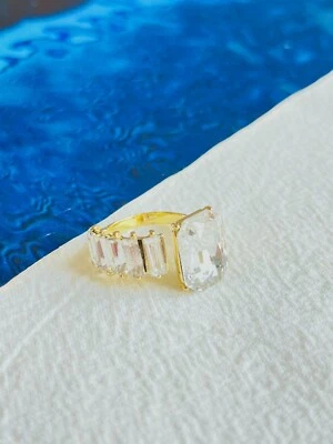 Anillo de cóctel grande blanco rectangular cristales pavé abierto halo dorado para mujer su regalo Foto 1 de 4