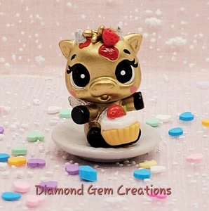 Hatchimals Colleggtibles - REPAINT Golden Cupcake Macow cow/on plate lynx desert - Picture 1 of 1