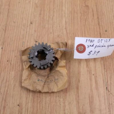 1978-81 YAMAHA DT125 / 175 Tranny / Transmission 3RD Gear Pinion NOS OEM - Изображение 1 из 4