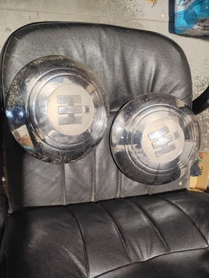 Par de tapacubos de rueda de plato para perro camión cosechadora International 1956-1964 IH Foto 1 de 4