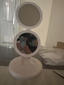 Espejo de tocador LED plegable Flip 'N Beauty - blanco - nuevo - Imagen 1 de 6