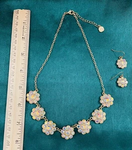Flower Necklace And Earrings Gold Tone With Iridescent Stones, Beautiful, NEW - Picture 1 of 4