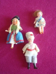 LOTTO TRE PICCOLE BAMBOLE VINTAGE-PLASTICA-CERAMICA-PANNO LENCI - Picture 1 of 2