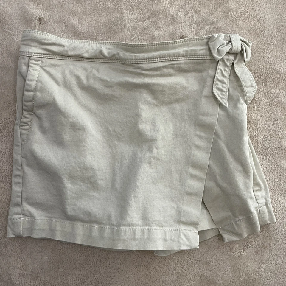 Vineyard Vines Girls  Khaki Skort size 7 with pockets and adjustable waistband - Image 1 of 4