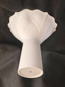 Meissen Porzellan Blumen Vase weiss Randrelief Vitrinenware 18 cm TOP-Zustand - Bild 1 von 5