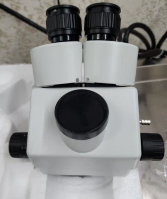 AmScope 2X-225X Trinocular Stereo Zoom Microscope Head w Focusable Eyepieces - Image 1 of 4