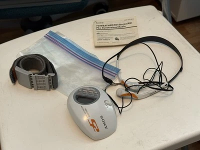 Sony SRF-M85V - 25 Sports Walkman Personal Radio w/ Original Headphones - Image 1 of 4