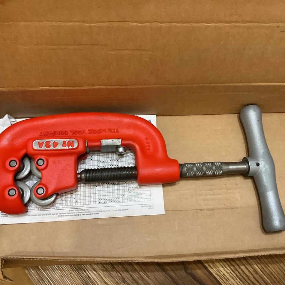 Ridgid 42-A Heavy-Duty 4-Wheel Pipe Cutter 50mm Capacity - Image 1 of 4