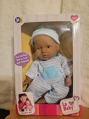 Nuevo Muñeco JC Toys La Baby con Traje a Rayas y Gorra Foto 1 de 4