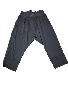 Lululemon Harem Crop Size 8 Black Pockets - Picture 1 of 7