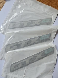Calcomanía Sea-Doo genuina "GTX Pro" 219905772 (3 PARA $16) NOS OEM MQBS - Imagen 1 de 2