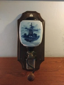 Vintage Delft wall mounted coffee grinder, blue & White,  Pottery,  Holland  - Foto 1 di 24