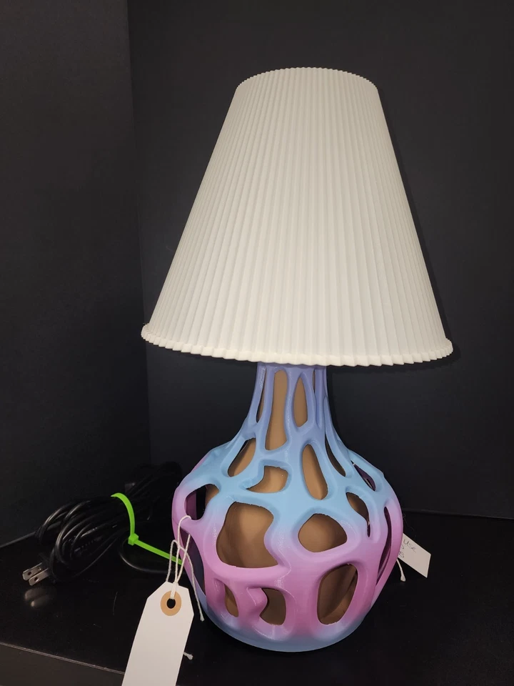 Lámpara rosa/azul. Lámpara LED impresa en 3D. Bombillas LED imprescindibles. Único en su clase. Foto 1 de 2