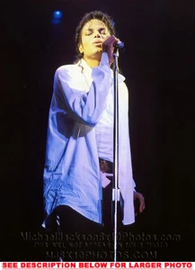 FOTO RARA DE 8x10 de MICHAEL JACKSON CANTANDO EN BLANCO (1) - Imagen 1 de 1