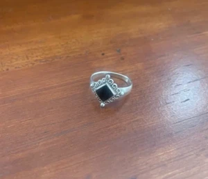 Silberring mit Wirbeln und schwarzem Strass Diamantform Gr. 6,5 - Bild 1 von 5
