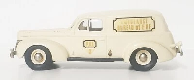 MODELLINO BROOKLIN 1/43 N.9 1940 FORD SEDAN DELIVERY AMBULANCE BUREAU OF FIRE - Immagine 1 di 4