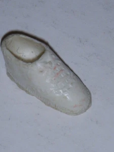 VINTAGE MATTEL BARBIE OUTFIT #941, 1962, TENNIS ANYONE SINGLE SHOE 100% ORIGINAL - Picture 1 of 4
