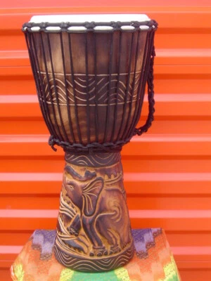 VENTA - Tambor Bongo Djembe Tallado Profundo 20" ELEFANTES M8 + CUBIERTA GRATIS Foto 1 de 3