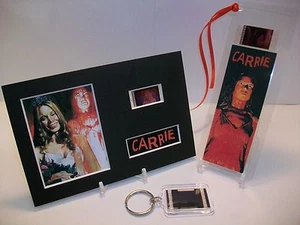 CARRIE 3 Pezzi Film Cellulare Memorabilia Complimenti DVD POSTER VHS - Foto 1 di 1