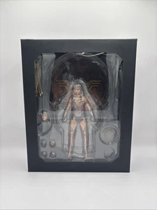 Mezco 1:12 Collective Rebirth Wonder Woman Complete In Box - Picture 1 of 3