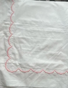 Almohada estándar Matouk blanca rosa bordada vieira nueva sin etiquetas - Imagen 1 de 10