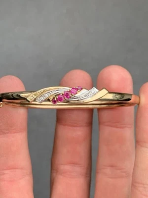9Ct Gold Diamond And Ruby Heavy Bangle 7.5 G ￼ - Image 1 of 4