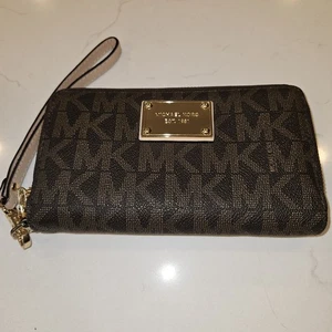 Michael Kors Jet Set Monogram Coated Canvas Zip Around Womens Wristlet Wallet - Picture 1 of 15