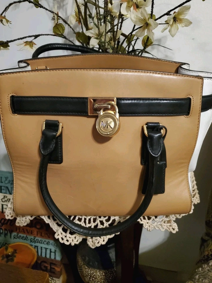 Michael Kors Hamilton Leather Travelers Bag Tan/White/Black - Image 1 of 4