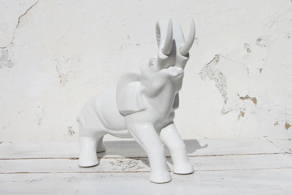 Estatuilla de elefante de mediados de siglo, loza esmaltada craquelada, portuguesa Foto 1 de 4