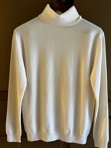 Suéter Kirkland Signature 2 Capas Cachemira Cuello Tortuga Crema M/L - Imagen 1 de 4