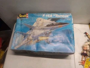 Revell Grumman F-14A Tomcat 1:32 Model Kit 4770 Fighter Jet Navy 1989 Box Damage - Picture 1 of 2