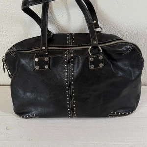 Bolso de hombro Michael Kors Astor de cuero negro plateado con tachuelas y cremallera - Imagen 1 de 17