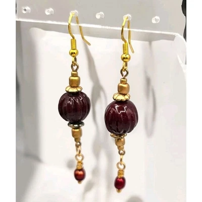 Pendientes de perlas vintage con cuentas de 3 mm teñidos de rojo intenso barroco perlas pequeñas artesanales Foto 1 de 4