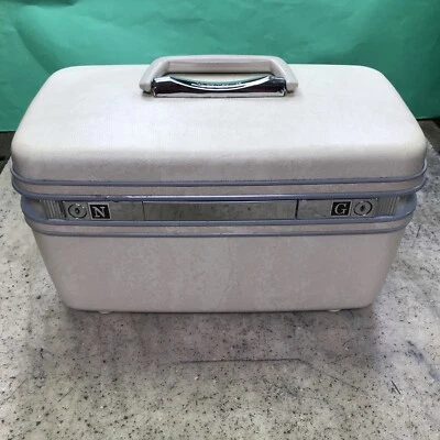 Vintage Samsonite Silhouette Suitcase Cream Makeup Cosmetic Train Case NO Keys - Image 1 of 4