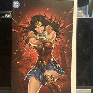 Lesley Leirix Li firmato WONDER WOMAN 38 NYCC 2024 ESCLUSIVO LTD 1/500 RARO - Foto 1 di 16