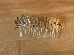 Vintage  gold Tone Leaves With faux pearls Hair Comb Accessory - Picture 1 of 4