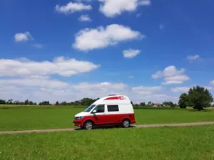 Fischer Octo-Bus 4-Mot. mit Polyroof Hochdach, VW T6, 110kW/150PS Automatik DSG - Bild 1 von 15