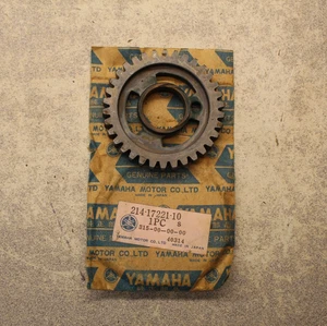 YAMAHA DT1 RT1 DT360 DT250 DT400 ENGINE TRANSMISSION 2ND WHEEL GEAR 34T OEM NOS - Picture 1 of 6