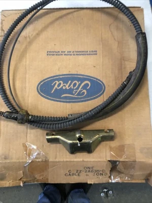 Shelby 1965, Mustang NOS Ford V8, cable de freno de estacionamiento trasero de 6 cilindros con barra ecualizadora Foto 1 de 4