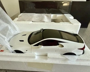 Lexus LFA Pearl White Red Interior 1:18 Well • NEU & OVP - Bild 1 von 4