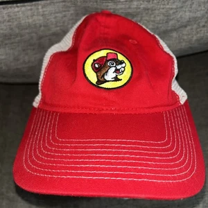 Sombrero de camionero Buc-ees rojo de malla con logotipo bordado - Imagen 1 de 5