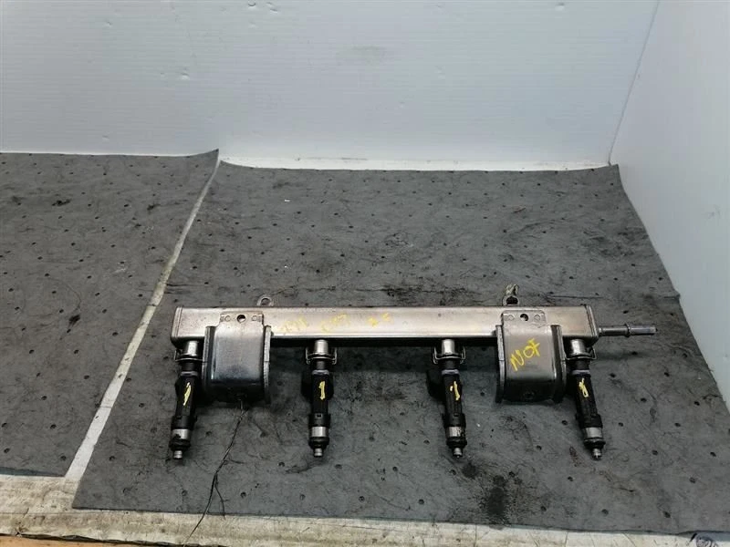 Inyectores de combustible con riel 2,5 L para 09-13 MAZDA 6 1184422 Foto 1 de 4