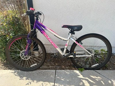 Bicicleta de Montaña Mongoose Major 24" - Púrpura/Plateada Excelente Estado Foto 1 de 4