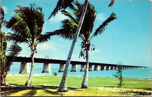 Seven mile bridge on Overseas highway to Key West FLORIDA POSTCARD D17 - Picture 1 of 2