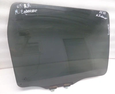 DK809148 2004-2008 MITSUBISHI ENDEAVOR REAR PASSENGER SIDE WINDOW GLASS OEM - Image 1 of 4