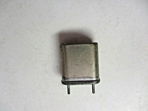 Texas MC Radio Crystal 28,655 MHz 0,05 pouce x 13 mm / 0,5 pouce fils espacés vintage - Photo 1/3