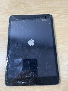 Cracked Apple iPad mini 1st Gen A1432 16GB Wi-Fi Spares Or Repair Faulty M2 - Picture 1 of 8