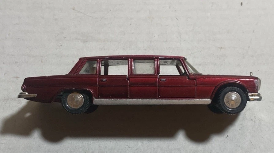 Dinky Meccano 128 Mercedes Benz 600 Limousine w/Passengers Blue Interior - Image 1 of 4