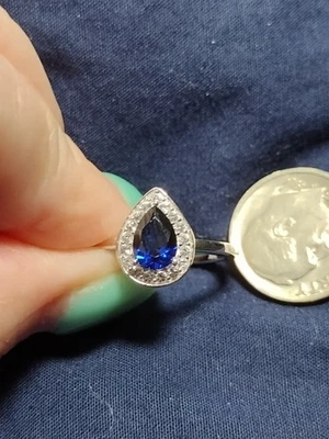 Novo anel de safira azul criado em laboratório ródio sobre prata esterlina tamanho 7 - Imagem 1 de 4